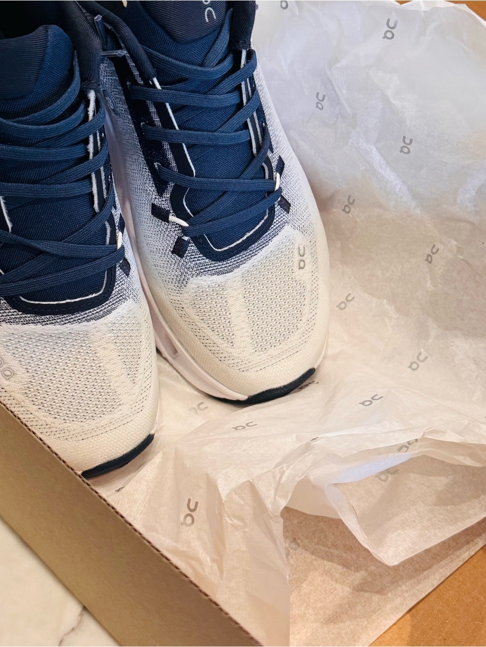 On Cloudswift Women's Athletic Shoes - White gray and Navy - Picture 10 of 10